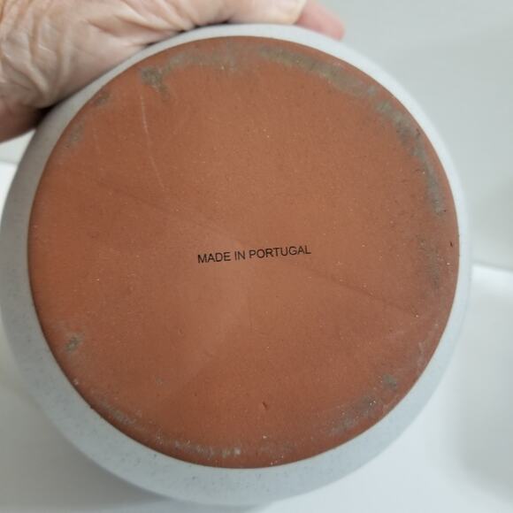 Textured terracotta vase made in Portugal about 22cm tall - Picture 9 of 14